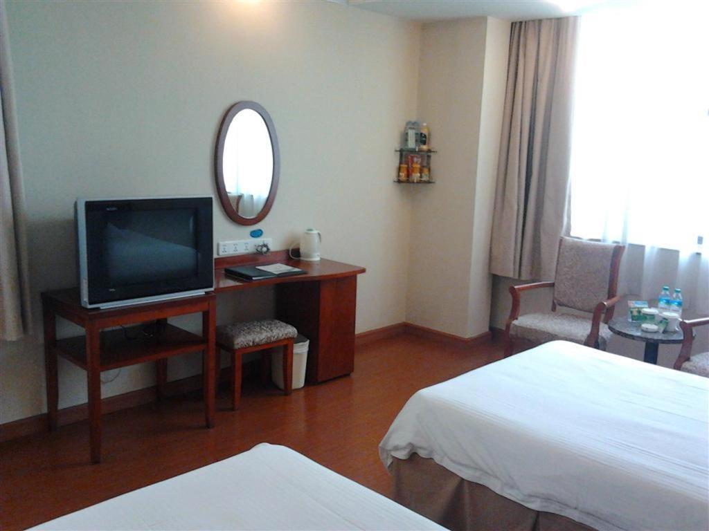 Greentree Inn Jiujiang Railway Station Business Hotel Стая снимка